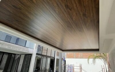 Utilización de pisos de PVC en techos y paredes